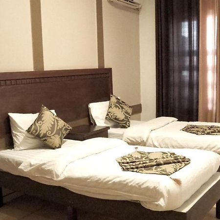 Al Fawanes Hotel Apartments Amman Exterior photo