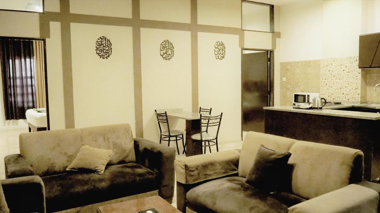 Al Fawanes Hotel Apartments Amman Exterior photo